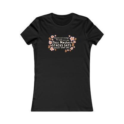Esta camiseta de mujer de corte entallado con estampado de Mother Stacks Sats