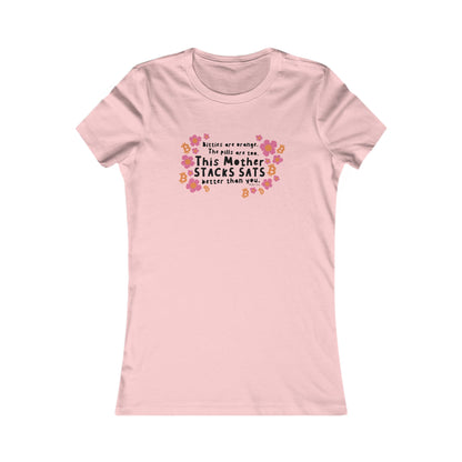 Esta camiseta de mujer de corte entallado con estampado de Mother Stacks Sats