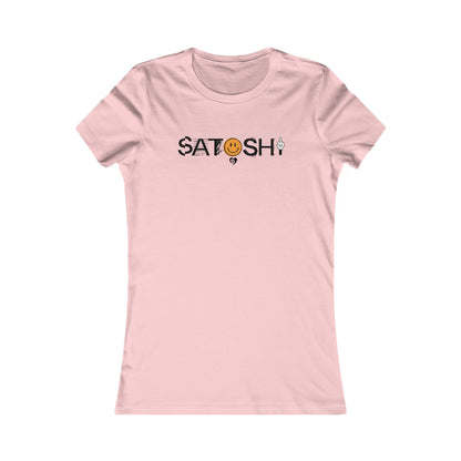 Camiseta ajustada con sonrisa de Satoshi