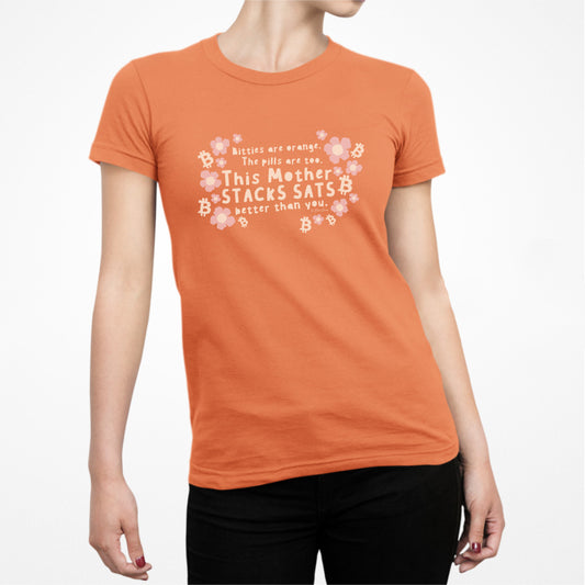 Esta camiseta de mujer de corte entallado con estampado de Mother Stacks Sats
