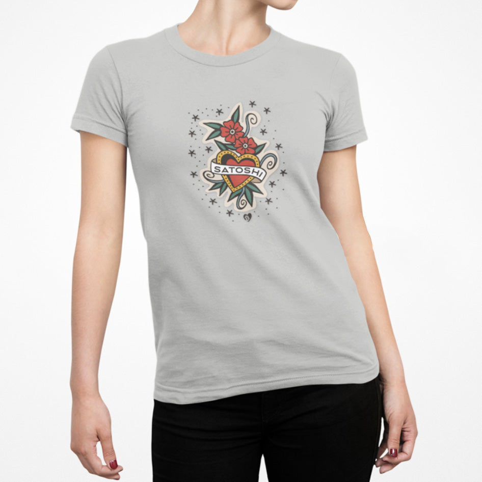Camiseta ajustada para mujer con tatuaje de Satoshi